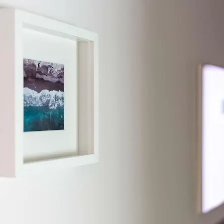 Il Sopracciglio - Pink Apartment